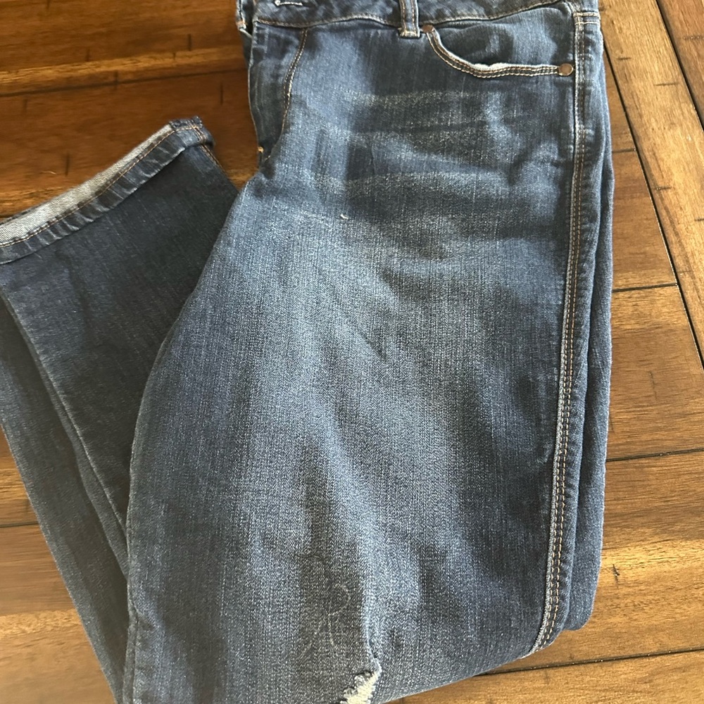 1822 Denim Women's Distressed Blue Crop Skinny Jeans